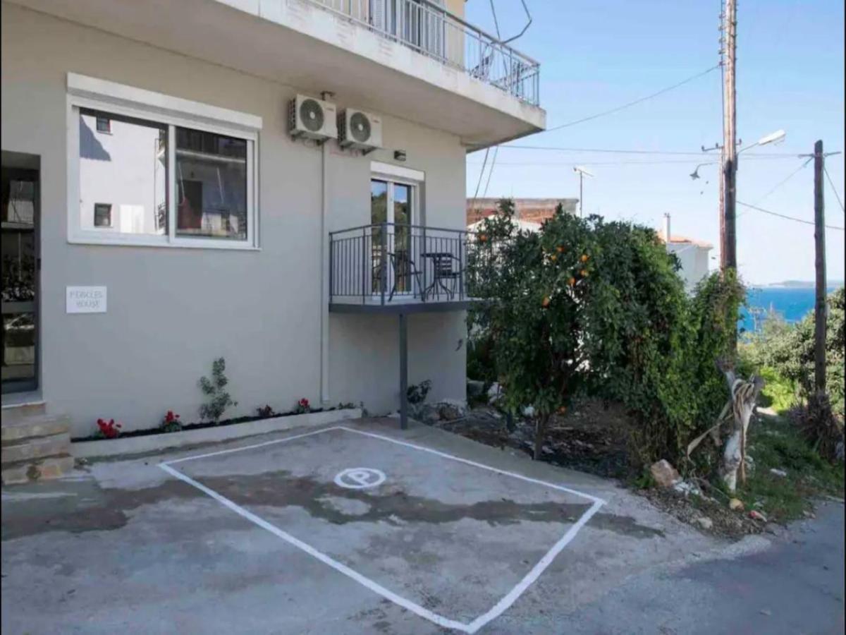 Apartment Mimikas